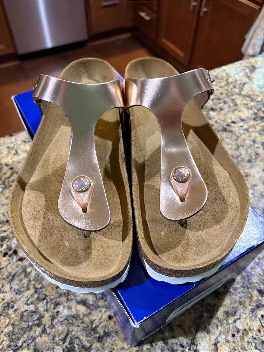 Women’s Birkenstock Gizeh style metallic copper size 39 NIB